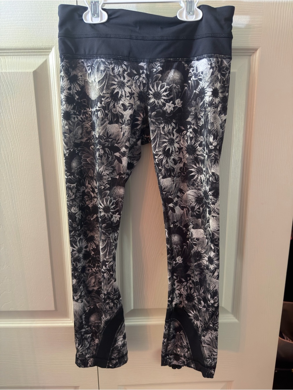Womans lululemon Black Floral Leggings